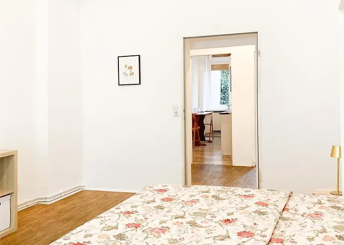 Sunny Renovated Ground-floor In Neukoelln * Berlín