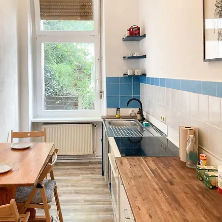Sunny Renovated Ground-floor In Neukoelln